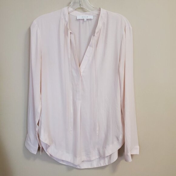 ASTR Ivory Office Blouse Secretary Tie V neck Button Front womens size XS - Picture 7 of 9